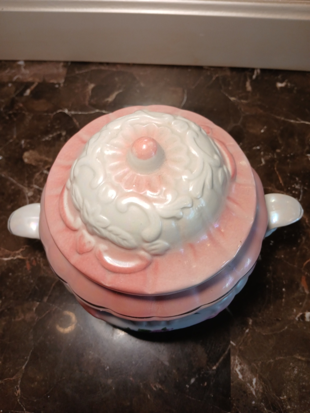 Vintage Chinese Pink & White Iridescent Porcelain Ginger Jar 5.5" Tall With Lid - Picture 7 of 16